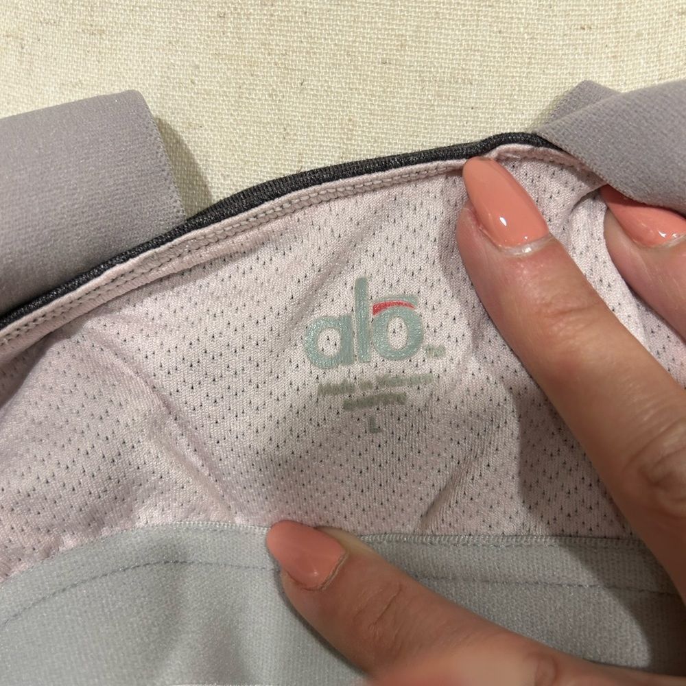 ALO Yoga Tank - Picture 5 of 5